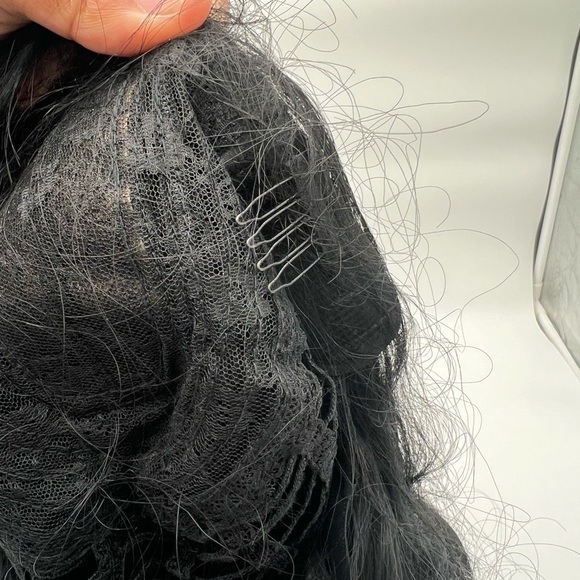 Black Long Wavy Wig With Bangs. - Picture 6 of 10